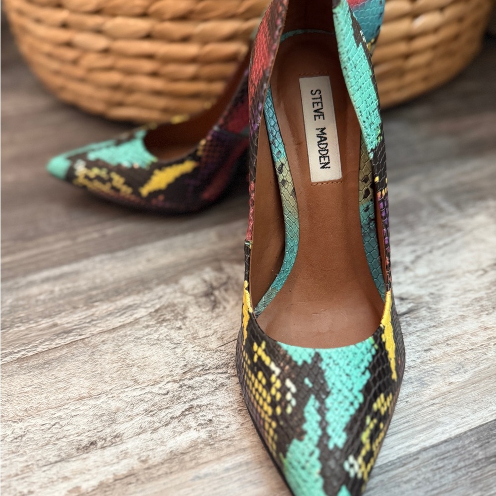 Steve Madden Proto Multi Snake Patterned Pointed High Heels - Picture 2 of 10